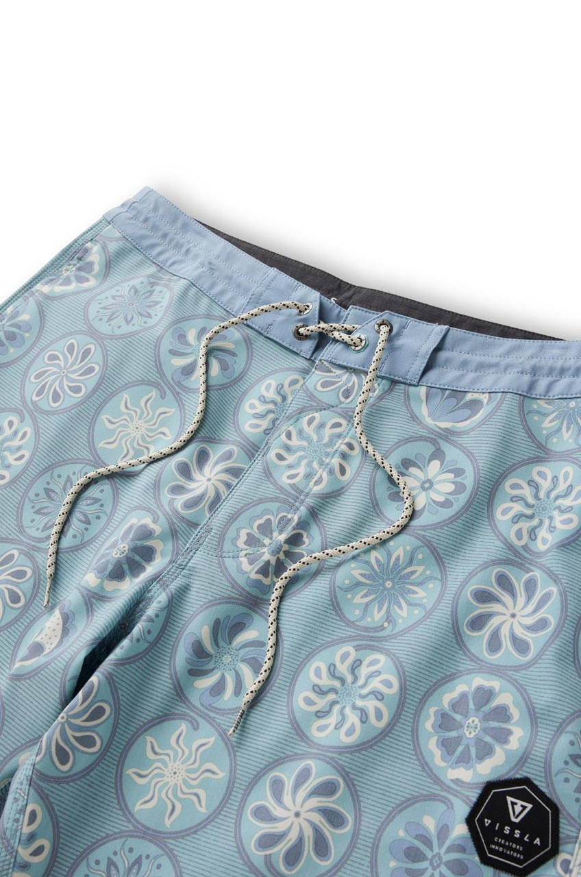  VISSLA Sun Medallions 18.5 In Boardshorts