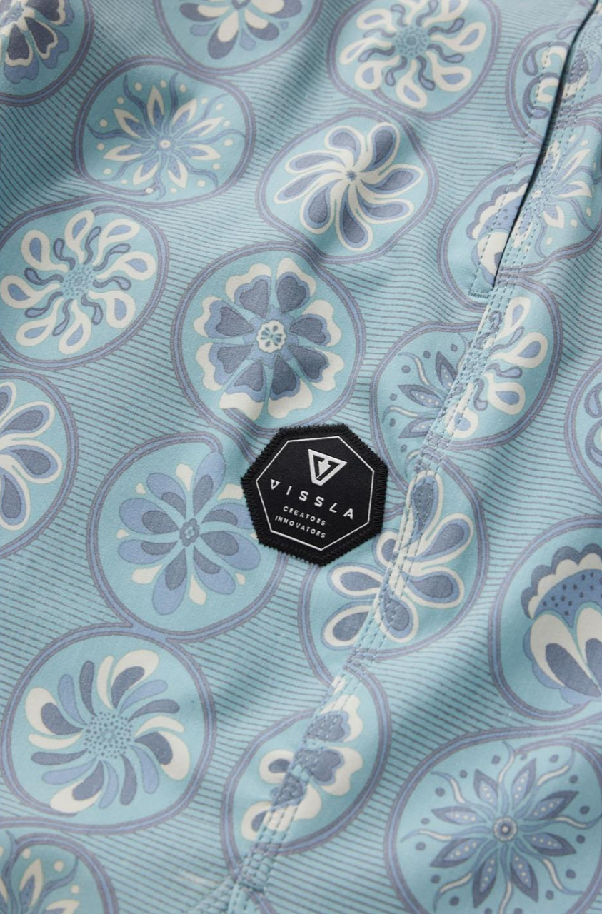  VISSLA Sun Medallions 18.5 In Boardshorts